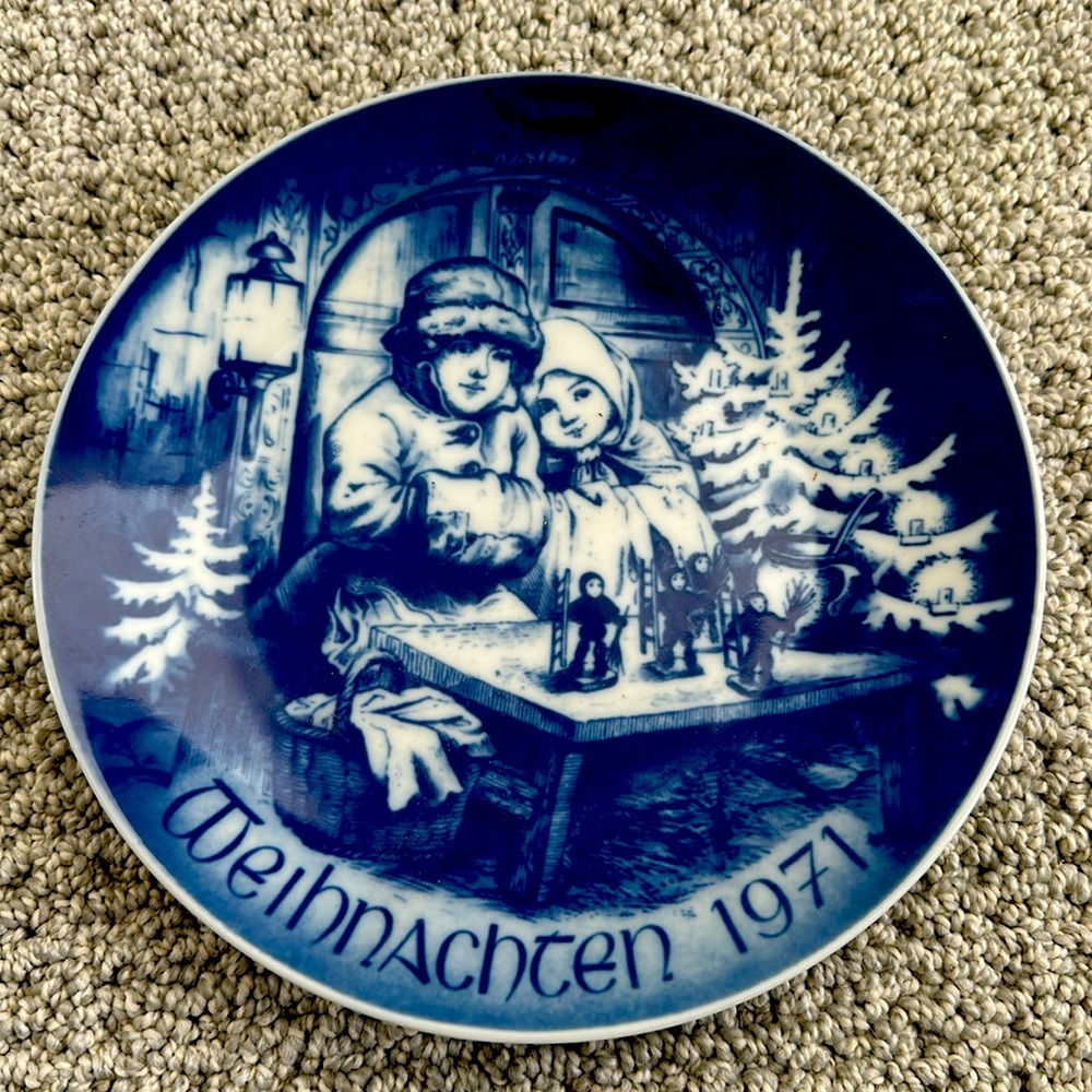 Vintage 1971 German holiday plate.